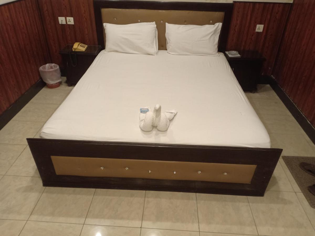 פייסלאבאד Hotel New Madina מראה חיצוני תמונה